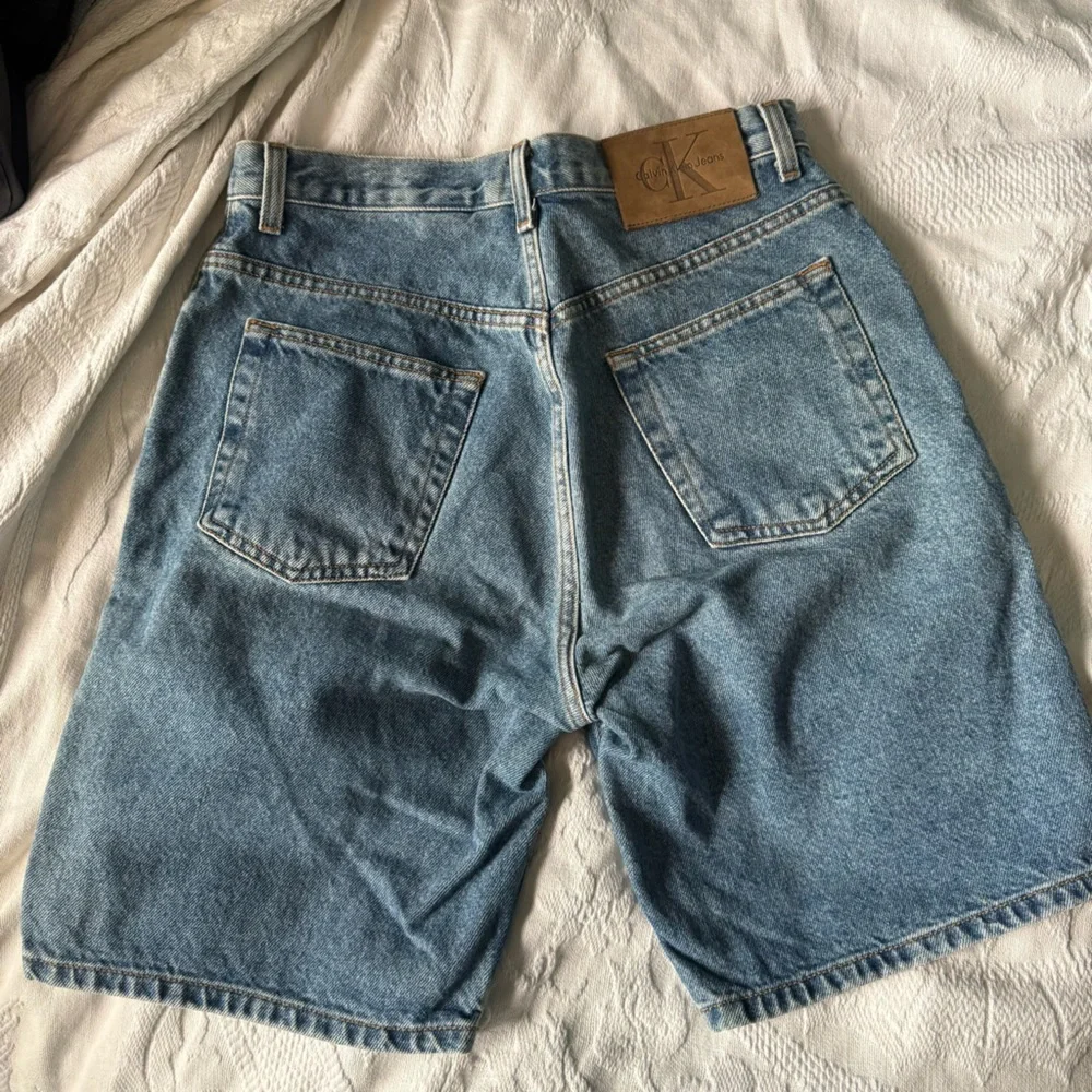 Vintage 90’s Calvin Klein Jean Shorts Easy Fit Double Stone Wash Denim Women's - Picture 5 of 6